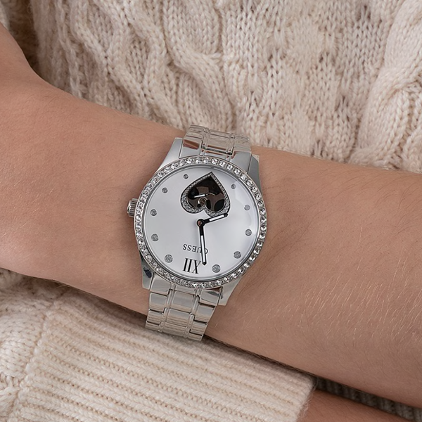 GUESS white 5