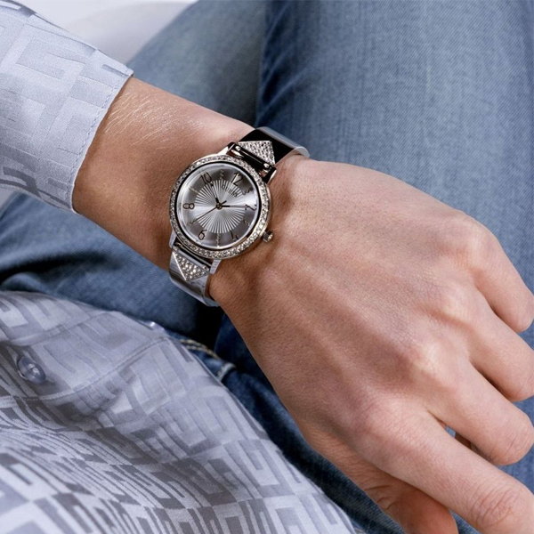 GUESS Default 4