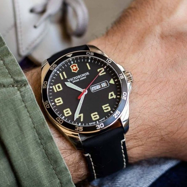 VICTORINOX Default 4